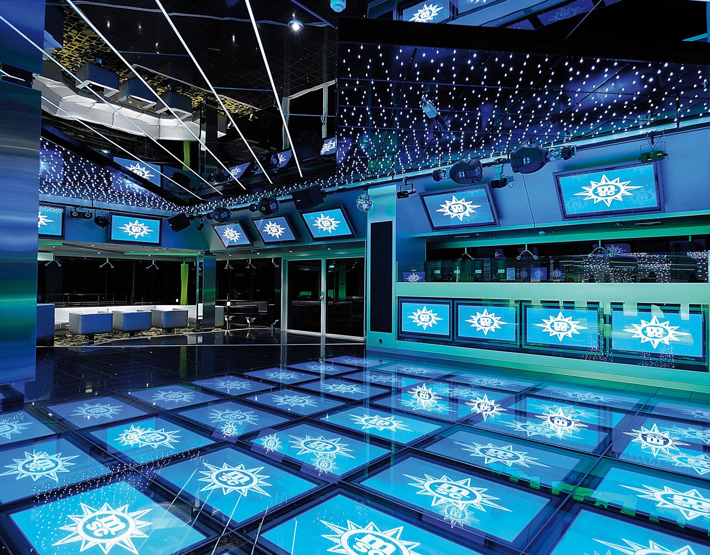 MSC Poesia Entertainment S32 Disco 02