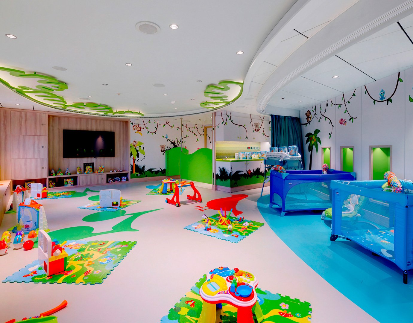 Colorful children's playroom with jungle theme and baby cribs onboard | MSC Cruises Colorful children's playroom with jungle theme and baby cribs onboard | MSC Cruises